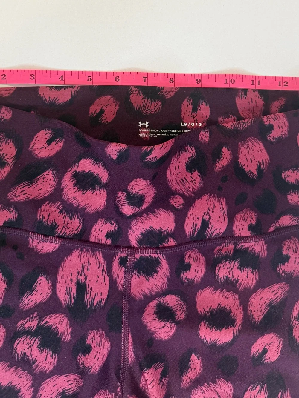 Under Armour HeatGear Leopard Print Compression Capri Leggings Large
